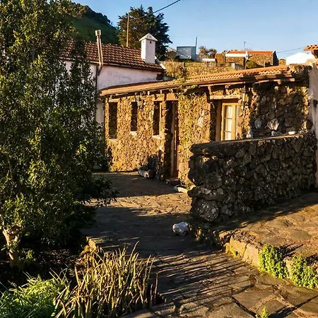 Geranios Rojos Ii Country house *
