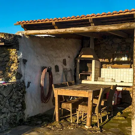 Geranios Rojos Ii Country house *